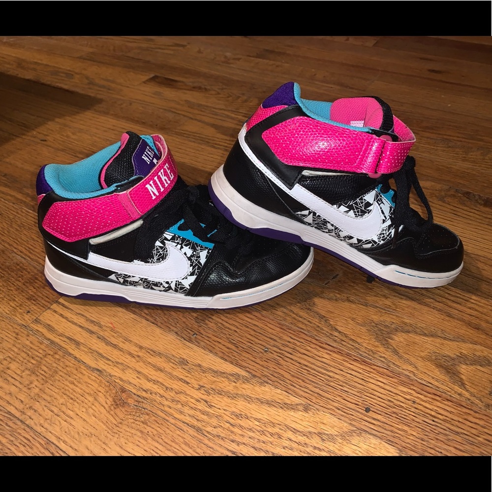 Nike tennis shoes